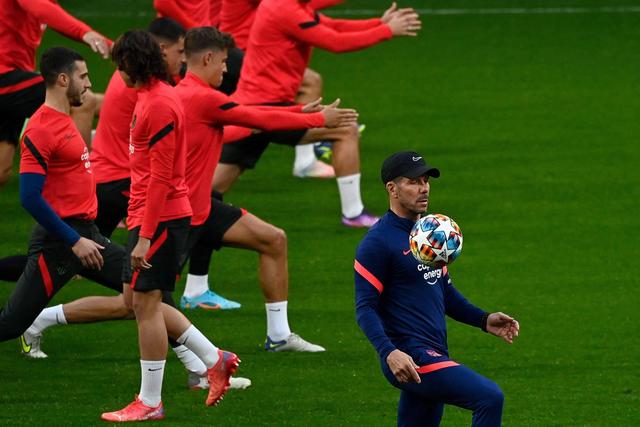 媒体人：新疆球员刘懿霆在体测中膝盖受伤