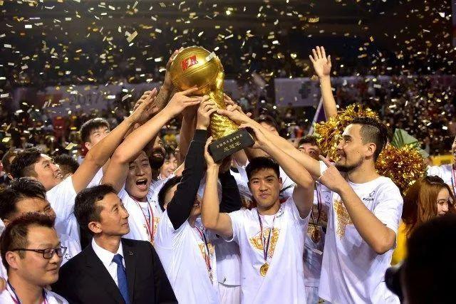 字母哥30+12雄鹿逆转步行者 马刺36分大胜快船