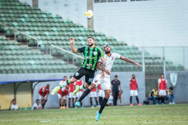 英媒：纽卡中卫博特曼即将回归